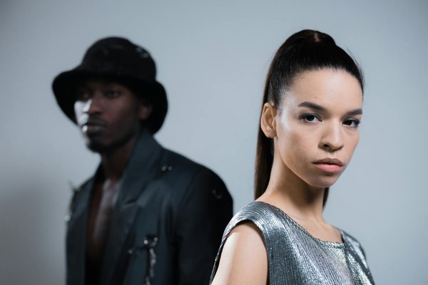 Hoe beïnvloedt kleurgebruik in mode je stemming?